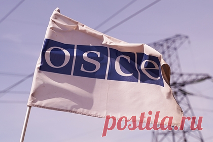 Стало известно о возможном отъезде сотрудников миссии ОБСЕ из Донецка. Некоторые сотрудники СММ ОБСЕ, возможно, покидают Донецк, сообщает источник «Интерфакса». «Сейчас шесть автомобилей пересекают линию разграничения через КПВВ Александровка в направлении Украины», — сказал собеседник агентства. В самой организации отъезд своих сотрудников пока не комментировали.