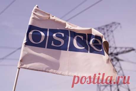 Стало известно о возможном отъезде сотрудников миссии ОБСЕ из Донецка. Некоторые сотрудники СММ ОБСЕ, возможно, покидают Донецк, сообщает источник «Интерфакса». «Сейчас шесть автомобилей пересекают линию разграничения через КПВВ Александровка в направлении Украины», — сказал собеседник агентства. В самой организации отъезд своих сотрудников пока не комментировали.