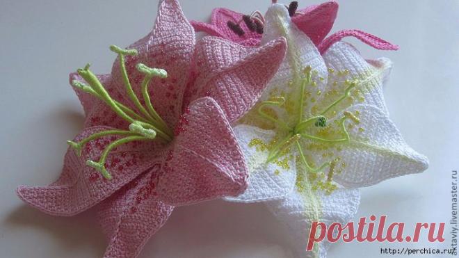 Лилии в тунисской технике