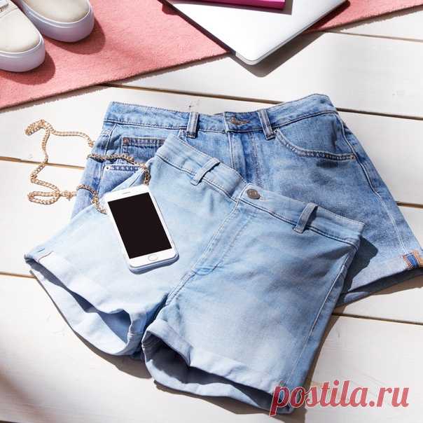Шорты — один из ключевых предметов гардероба любой девушки, ведь их можно носить почти весь год: жарким летом — с футболкой, а в прохладную погоду — с теплыми колготками. Заходите на hm.com и выбирайте стильные новинки прямо сейчас! 💙 #HMDivided #HM
