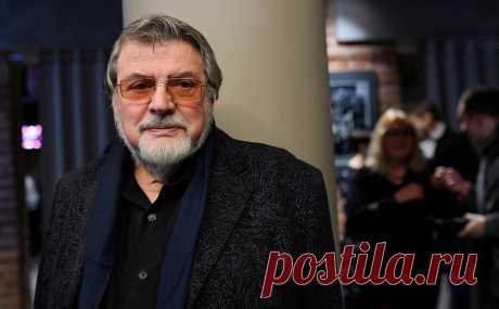 Ширвиндт пошутил про cходство между Госдумой и фаршированным гусем. Во время встречи труппы Театра сатиры с новым худруком Сергеем Газаровым Александр Ширвиндт неожиданно пошутил про низкие результаты партии «Яблоко» на выборах в Думу и прокомментировал свой уход из театра
