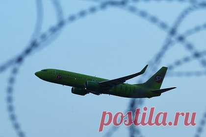 Пассажирский Boeing прервал вылет в Москву из-за поломки двигателя. Пассажирский самолет авиакомпании S7 Airlines не смог вылететь из Улан-Удэ в Москву из-за поломки двигателя. Нештатная ситуация произошла утром 30 января. За несколько секунд до отрыва от взлетно-посадочной полосы (ВВП) Boeing 737 прервал подъем из-за помпажа левого двигателя.