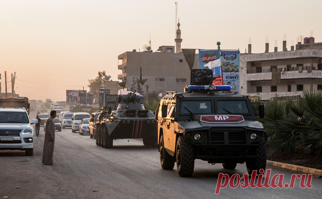 Российские военные начали патрулировать линию разграничения зон в Сирии. Российские военные начали патрулировать линию разграничения между «российской» зоной ответственности в Сирии и зоной, находящейся под контролем международной антитеррористической коалиции во главе с США, сообщил ТАСС представитель Центра по примирению враждующих сторон в Сирии (ЦПВС) Виктор Кудинов.