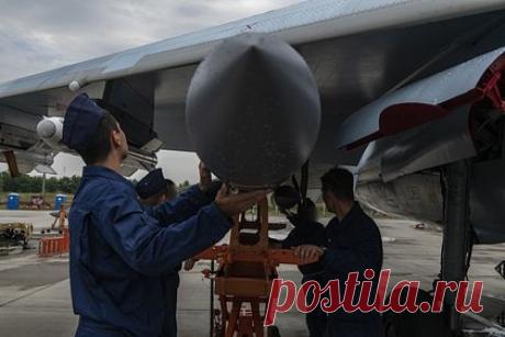 Минобороны заявило об уничтожении складов на двух украинских аэродромах. Российские военные поразили на двух аэродромах склады авиационных средств поражения воздушных сил Украины. Об этом журналистам сообщили в Минобороны. Там уточнили, что склады противника находились на аэродромах «Миргород» в Полтавской области и «Днепр» в Днепропетровской области.