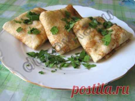 Блинчики с начинкой из куриной грудки, тушеной в сметанном соусе