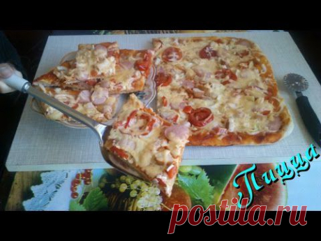 Пицца( всё, как надо – по рецепту: сыр, томат, лучок, колбаска…)
