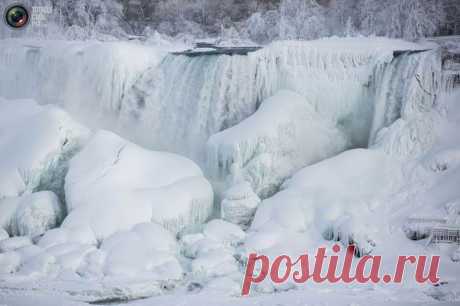 Замёрзший Ниагарский водопад