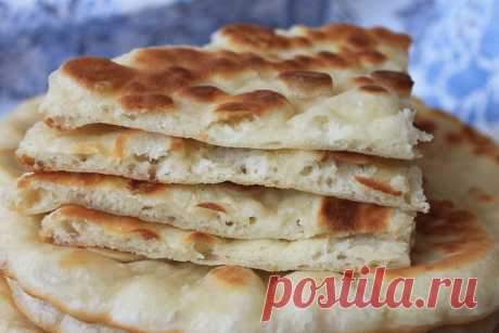 Если в холодильнике застоялся кефир, готовлю из него очень вкусные и простые лепёшки на сковороде: даже раскатывать не нужно | Я Готовлю... | Яндекс Дзен