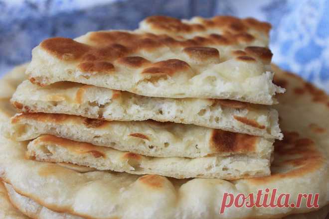 Если в холодильнике застоялся кефир, готовлю из него очень вкусные и простые лепёшки на сковороде: даже раскатывать не нужно | Я Готовлю... | Яндекс Дзен