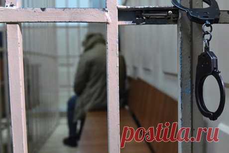 85-летнего российского тренера обвинили в педофилии и отправили в колонию. В Екатеринбурге 85-летнего заслуженного тренера по спортивному ориентированию приговорили к двум годам колонии строгого режима. Бывшего капитана сборной СССР Николая Ражева обвинили в педофилии после заявления матери 11-летней воспитанницы. Коллеги осужденного считают, что тренера оговорили.