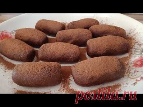 ПИРОЖНОЕ " КАРТОШКА " ДЕТКИ В ВОСТОРГЕ. БЫСТРО, ПРОСТО, ВКУСНО.Нужно:100 г мякого масла;1/2банки сгущ мол.;4 ст. л. какао;400 гр. печенья.
