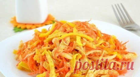 Оригинальный куриный салат с омлетной лентой и морковью по-корейски