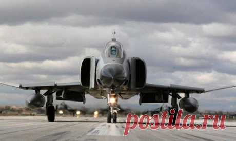F-4 Phantom 2 ВВС Турции / Физика невозможного!