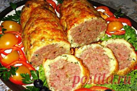 Вкусный рецепт рулета из мясного фарша в картофельно-сырной оболочке
Мясной рулет – оригинальное мясное блюдо, придуманное итальянцами и улучшенное французами. Мясной рулет, благодаря эстетичному оформлению и великолепному вкусу, может стать одним из главных блюд любого праздника, и не только!