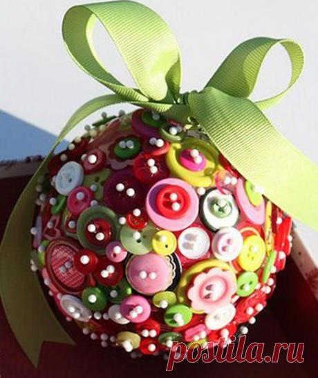 Оригинальные новогодние украшения в стиле эко - пуговицы