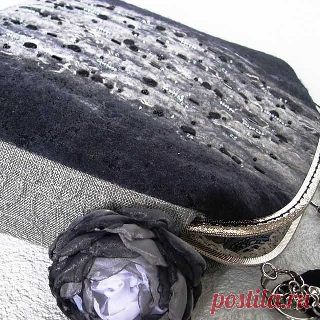 Ну вот люблю я монохром...В нем такой сдержанный шик...
#Сумка#сумкаженская#женскаясумка#сумка#декор#валянаясумка#сумкаваляная#сумкасвышивкой#валяние#вышивк#авторскаясумка#сумкаавторская#рукоделие#сумкасфермуаром#сумка##сумкаавторская#сумкаженская#сумкасдекором#авторскаясумка#Сумка#сумка#сумкаженская#женскаясумка#сумочка#роспись#вышивка##сумкасвышивкой#вышитаясумка#бисер