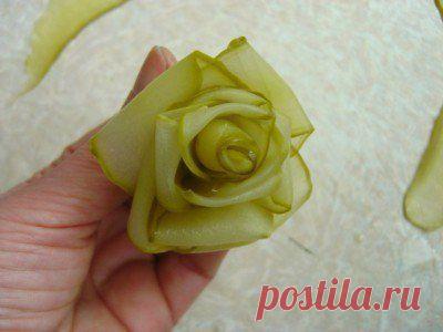 Розочка из соленого или маринованного огурчика | Мамам, женщинам, бабушкам и очень любознательным.