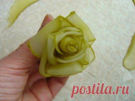 Розочка из соленого или маринованного огурчика | Мамам, женщинам, бабушкам и очень любознательным.
