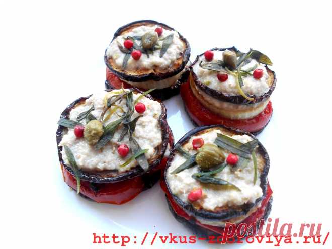 Закуска из баклажанов.Из баклажанов можно приготовить много вкусных блюд. И сегодня на моем столе очень вкусная закуска из баклажанов, лука и помидор с потрясающим ореховым соусом. Можно просто проглотить язык от такой вкуснятины!