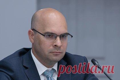 Россиянам объяснили причину расхождения их данных по инфляции с официальными. Разрыв между наблюдаемым гражданами уровнем и реальным ростом цен, который можно замерить статистически, объясняется психологическим эффектом, рассказал зампред регулятора Алексей Заботкин. По его словам, люди больше думают про повышение цен, а потому придают особое значение товарам, цены на которые выросли больше.