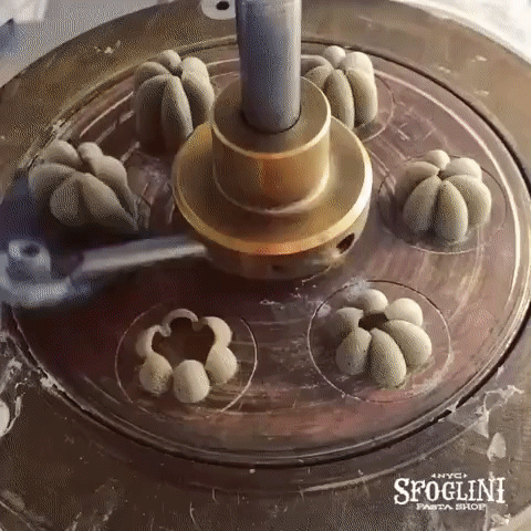 А Вы видели как делают макароны?