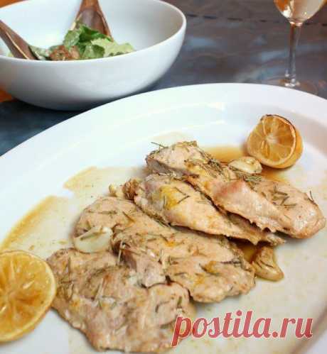 Курица, запеченная с чесноком.