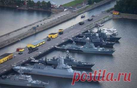 Деньги на флот были. Их даже потратили В ходе диалогов, касающихся того, насколько продуманной была кораблестроительная политика ВМФ России, неизбежно встаёт вопрос денег. Кто бы ни был оппонентом, не желающим признавать провального характ...