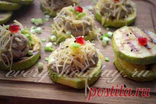 Закуска из кабачков на праздничный стол, рецепт с грибами