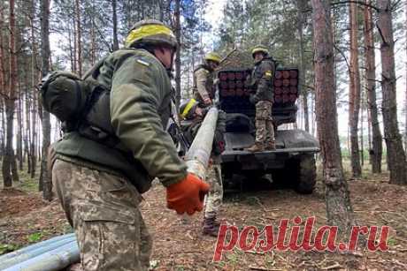 ВСУ обстреляли Донецк шестью ракетами из РСЗО «Град». Вооруженные силы Украины (ВСУ) обстреляли Донецк шестью ракетами из реактивной системы залпового огня (РСЗО) «Град». ВСУ вели огонь по Куйбышевскому и Киевскому районам. Украинские военные открыли огонь в 12:28 по Москве с позиций в селе Нетайлове. НМ ДНР также отчиталось, что ВСУ потеряли более 60 солдат.