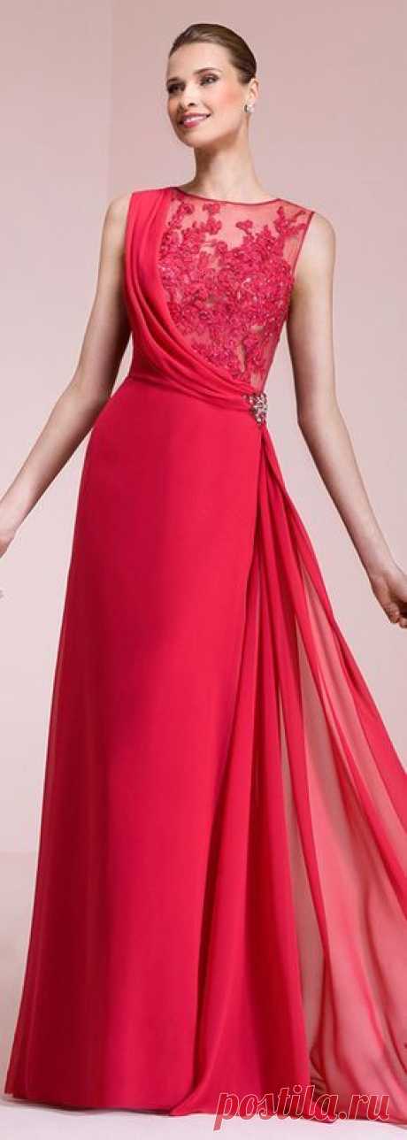 Attractive Chiffon Jewel Neckline A-line Prom Dresses With Lace Appliques