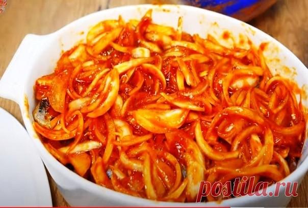 Даже соус вымакивают. Селедка в лучшем маринаде, теперь готовлю постоянно Очень часто вкус блюда, зависит от сделанного соуса. Этот рецепт маринада для сельди, мне посоветовала подруга и я теперь его всегда использую и хочу поделиться с вами. Селедка в томатном соусе. Для приготовления вам потребуются такие ингредиенты: сельдь, 1 кг; томатный соус, 2 ст.л; масло растительное, 100 мл; соль и уксус 9 % по 1 […]