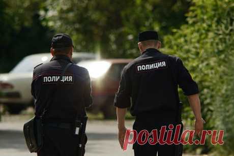 В доме подорвавшего себя в «Ниве» россиянина нашли новые взрывные устройства. В доме у жителя Ейска, который днем ранее подорвал себя в автомобиле «Нива», обнаружили новые взрывные устройства. Как стало известно, россиянин хранил у себя дома два самодельных взрывных устройства, одно из которых было начинено гвоздями и болтами. Кроме того, оба СВУ были с дистанционным управлением.