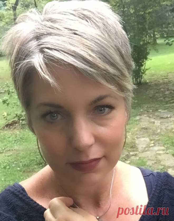 25 Perfect Grey Short Hairstyles Ideeën voor vrouwen - Trend Kapsels, Haarstijlen, Eenvoudige Haarstijlen