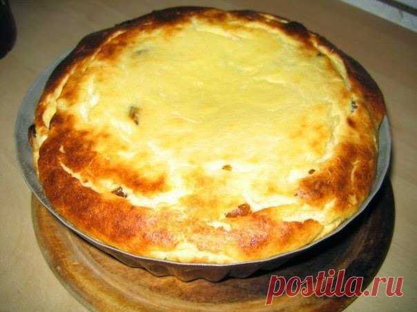 ХРУСТЯЩАЯ КАРТОШЕЧКА, ЗАПЕЧЕННАЯ С ГРИБАМИ

Ингредиенты:

· Картофель — 300 г
· Шампиньоны свежие — 500 г
· Лук репчатый — 2 головки
· Сметана — 1 столовая ложка
· Яйцо — 1 штука
· Майонез — 2 столовые ложки
· Сыр — 100 г

Приготовление:

Мелко нарезать и поджарить до золотистого цвета лук.Добавить крупно нарезанные грибы и жарить на большом огне до выпаривания жидкости. Слегка посолить и поперчить. Перемешать со сметаной.Картофель очистить и нарезать очень тонкими кружочк...