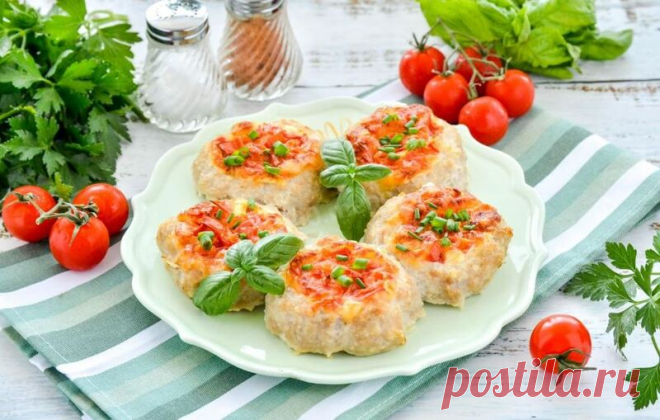 Гнезда Из Фарша С Сыром И Помидорами В Духовке Гнезда из фарша с сыром и помидорами в духовке. При запекании сыр плавится, а помидоры дают сок, блюдо получается сочным!