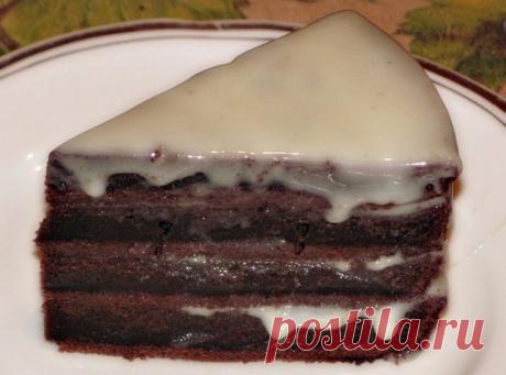 Торт «Поцелуй негра»
Ингредиенты:
● яйца 4 шт.
● сахар 2 стакана
● сливочное масло 100 г
● кефир 2 стакана
● какао 100 г
● сода пол чайной ложки
● мука 2 стакана
● ваниль
● сливочное масло для крема 200 г
● сгущеное молоко 1 банка
● орехи (по желанию) 1 стакан
● шоколад 200 г