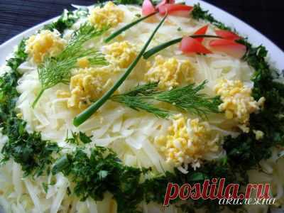 Слоенный салат «Везувий»с куриной печенью.