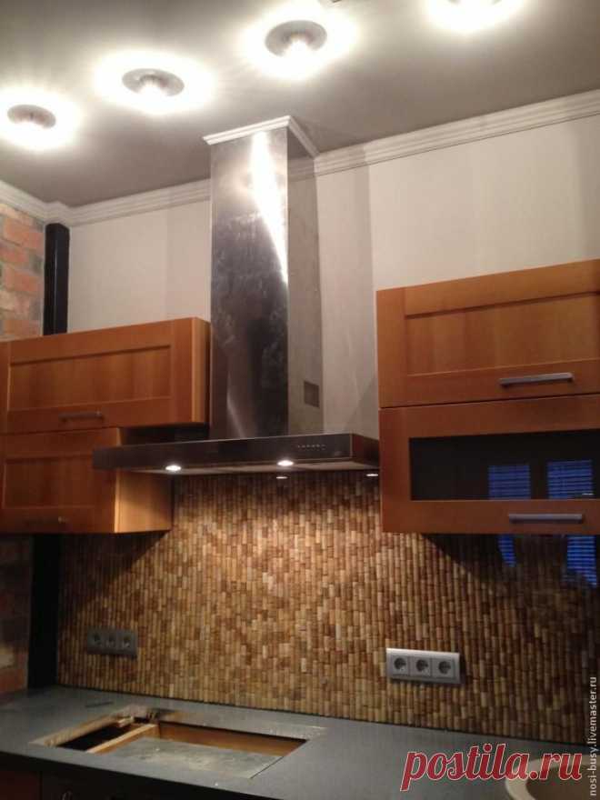 Кухонный фартук из винных пробок