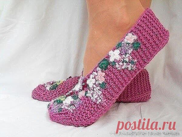КАК СВЯЗАТЬ УЮТНЫЕ ТАПОЧКИ СПИЦАМИ. 
ВЯЖУТСЯ ОЧЕНЬ ПРОСТО И БЫСТРО.