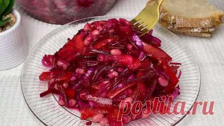 Салат из свеклы , фасоли, помидоров и перца