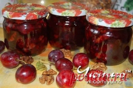 Джем из сливы с грецкими орехами.
