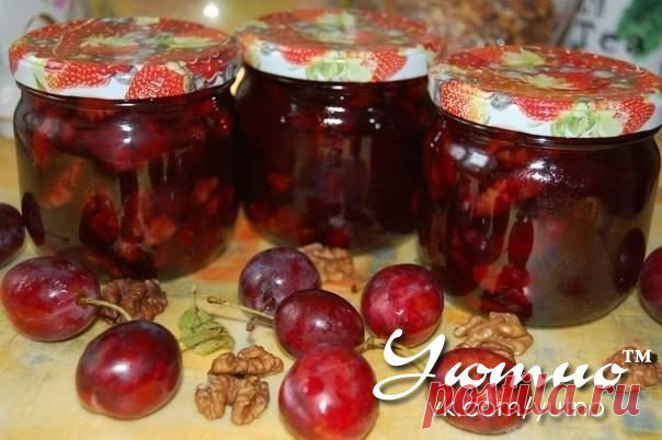 Джем из сливы с грецкими орехами.