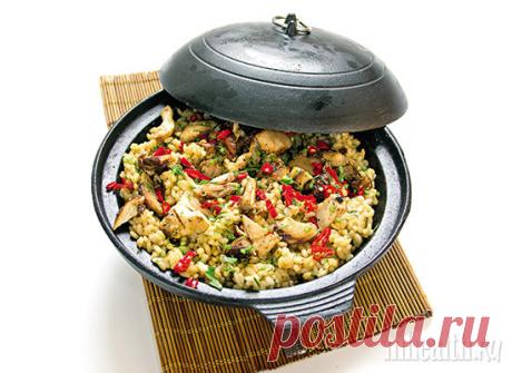Рецепты для микроволновки: курица в пиве с рисом и чили