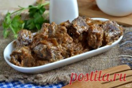 Гуляш из печени со сметаной 
источник Лучшие рецепты Повара

Гуляш из печени со сметанойГотовится гуляш из печени со сметаной очень просто. Печень обжаривается с луком, а затем тушится в сметане. В результате получается очень вк…