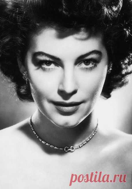 Ава Гарднер (Ava Gardner)
- 24 декабря, 1922
 • 25 января 1990