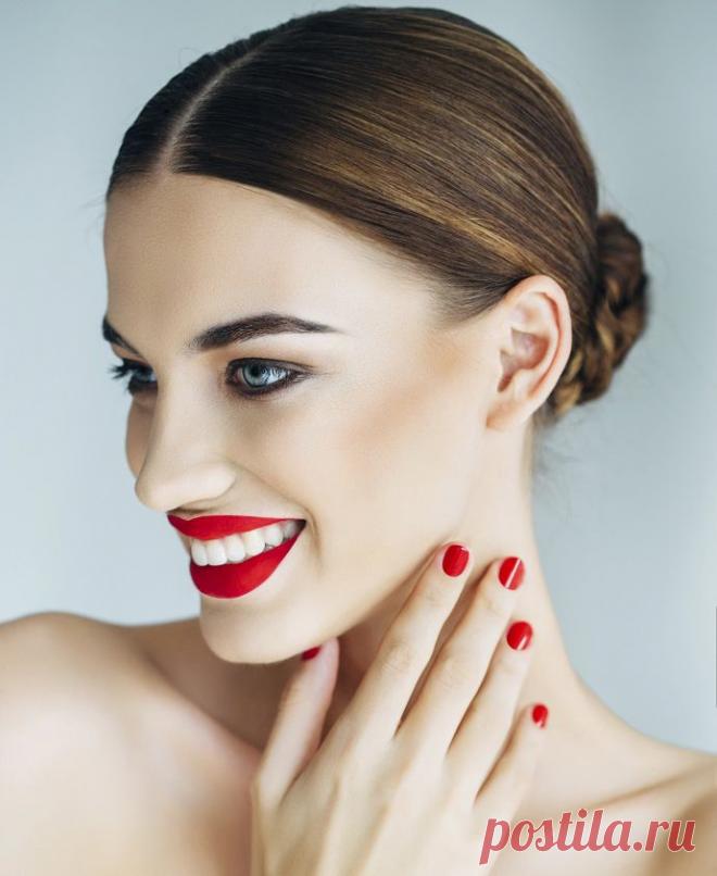 Все свое ношу с собой: 7 нужных палеток для макияжа | Красота на Elle.ru