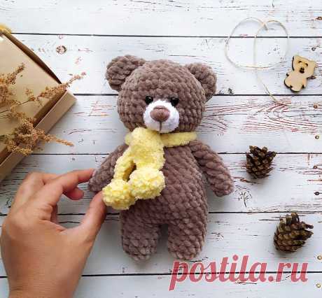 PDF Милый плюшевый мишка крючком. FREE crochet pattern; Аmigurumi animal patterns. Амигуруми схемы и описания на русском. Вязаные игрушки и поделки своими руками #amimore - плюшевый медведь, медвежонок, мишка из плюшевой пряжи.