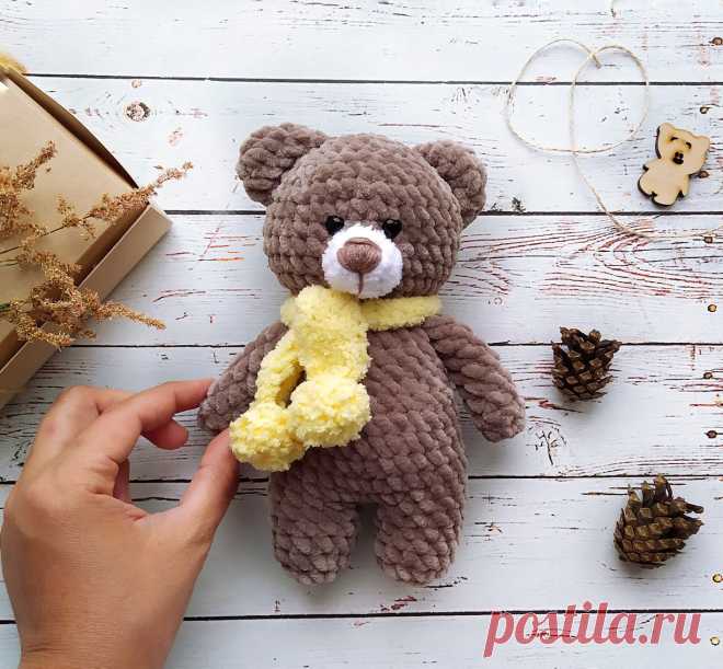 PDF Милый плюшевый мишка крючком. FREE crochet pattern; Аmigurumi animal patterns. Амигуруми схемы и описания на русском. Вязаные игрушки и поделки своими руками #amimore - плюшевый медведь, медвежонок, мишка из плюшевой пряжи.