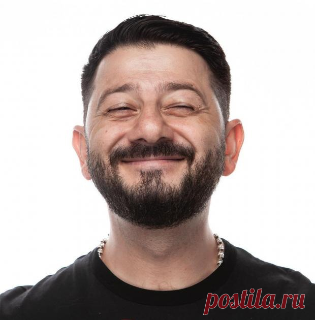 Михаил Галустян показал фото себя в детстве заявив что это его сын: фаны в замешательстве