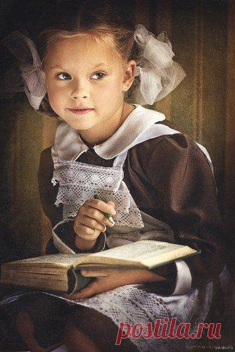 Про девочек-отличниц: взгляд психолога Дочь опять наполучала пятёрок и заканчивает триместр отличницей, и ей это нравится, а мне совсем нет.. Она об этом знает.. А что ты скажешь, если я закончу школ ...